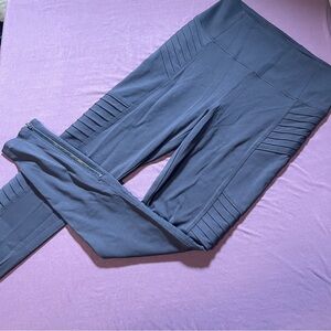 Athleta Delancey Motto Tight Black Legging Pants with Zipper Ankles - Size Small